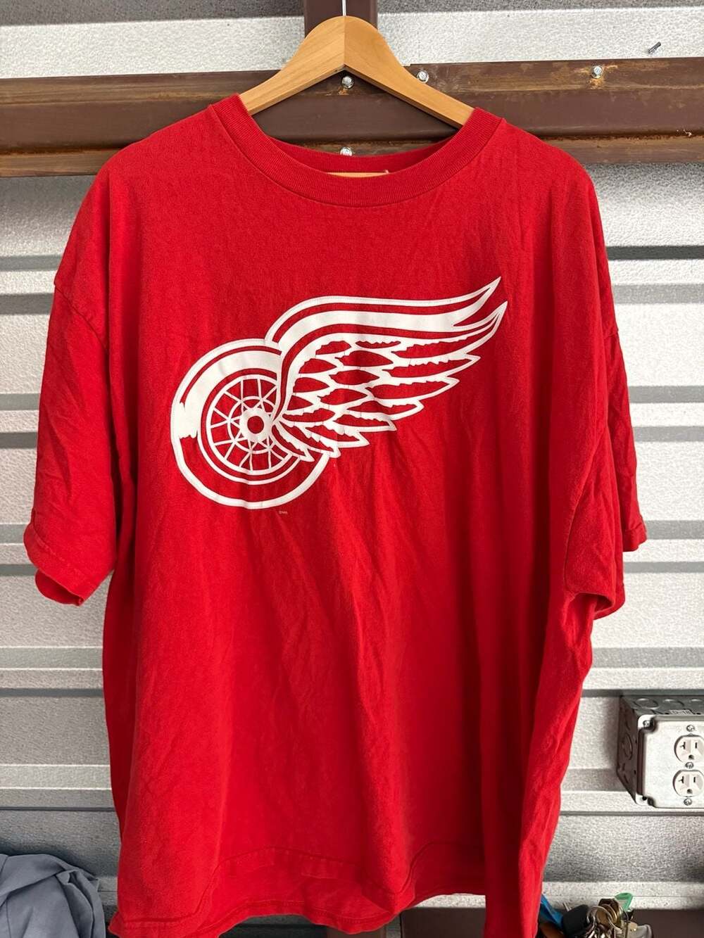 Vintage Detroit Red Wings Yzerman 19 NHL Hockey T-Shirt Red